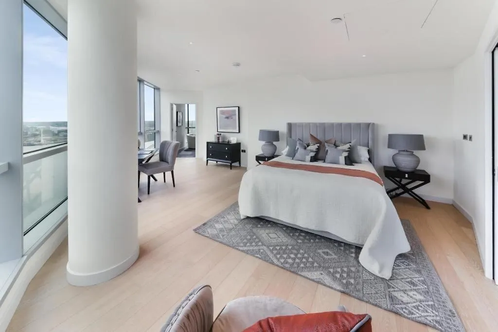 High Level, Two Bedroom Apartment 伦敦